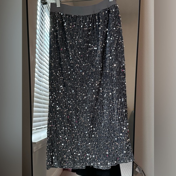 NWT DAZY Sequinned Velvet Midi Skirt S-M - Picture 4 of 10